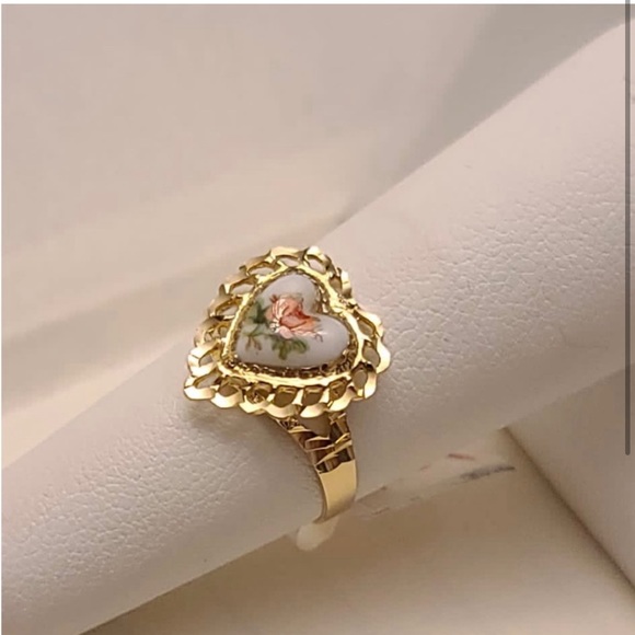 Solid Gold Vintage style enamel heart ring with rose center♥️ - Picture 2 of 2